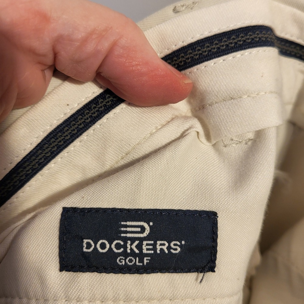 Dockers Golf Mens Flat Front Relax Fit Microfiber Polyester Pants Khaki W38 L34 - Picture 5 of 6